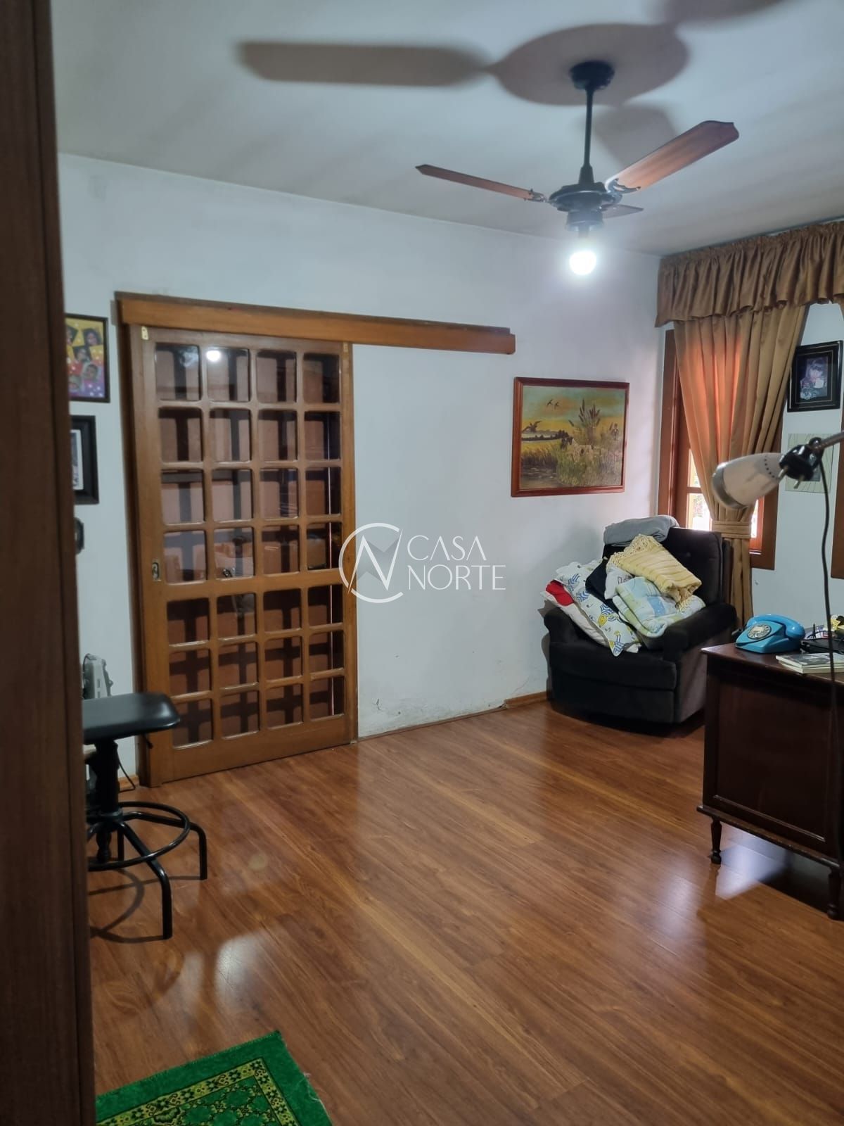 Sobrado à venda com 5 quartos, 266m², 2 suítes, 2 vagas, Avenida Valado no bairro Vila João Pessoa em Porto Alegre