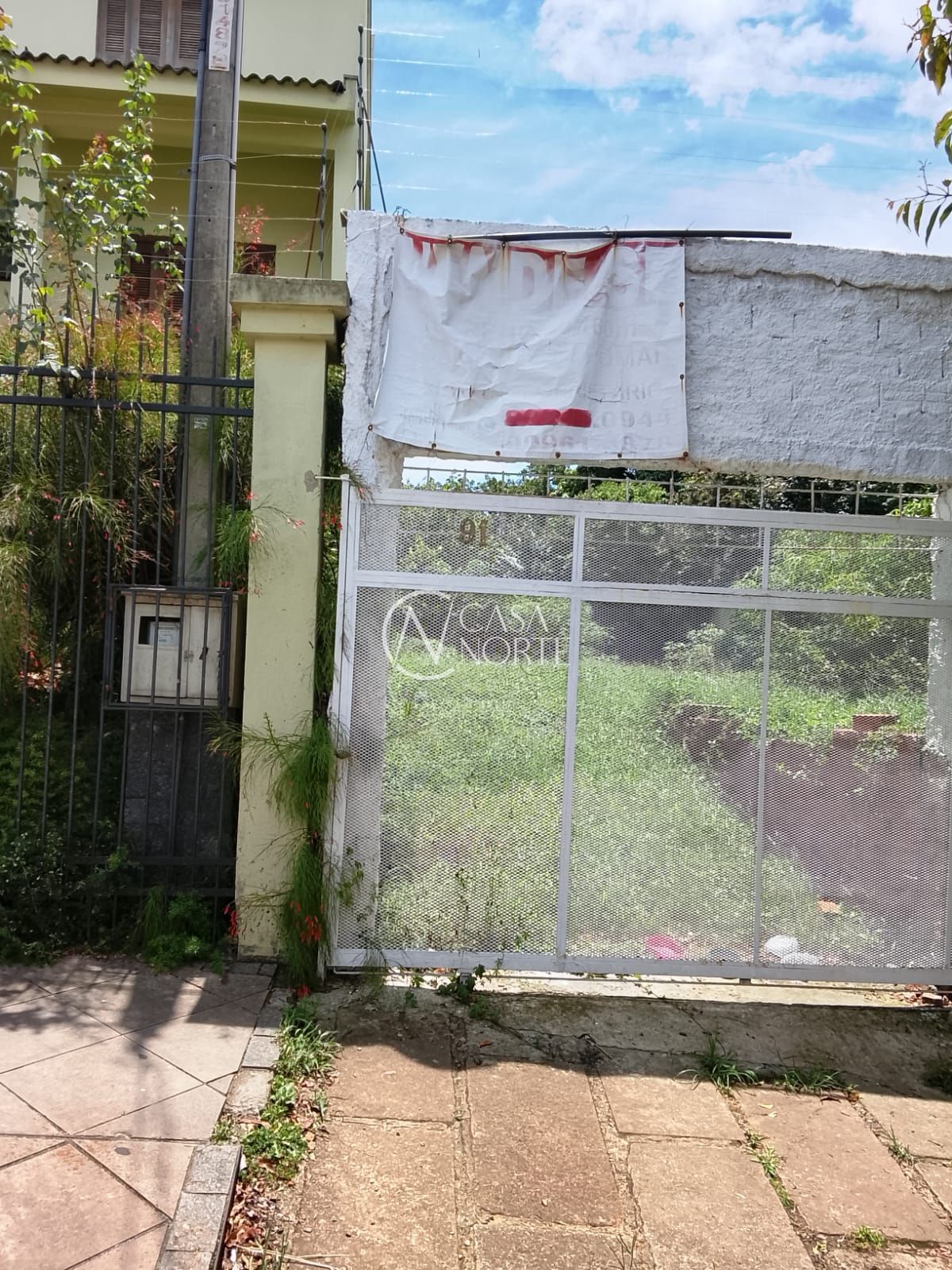 Terreno à venda  com 610m², Rua Dormenio no bairro Santa Tereza em Porto Alegre