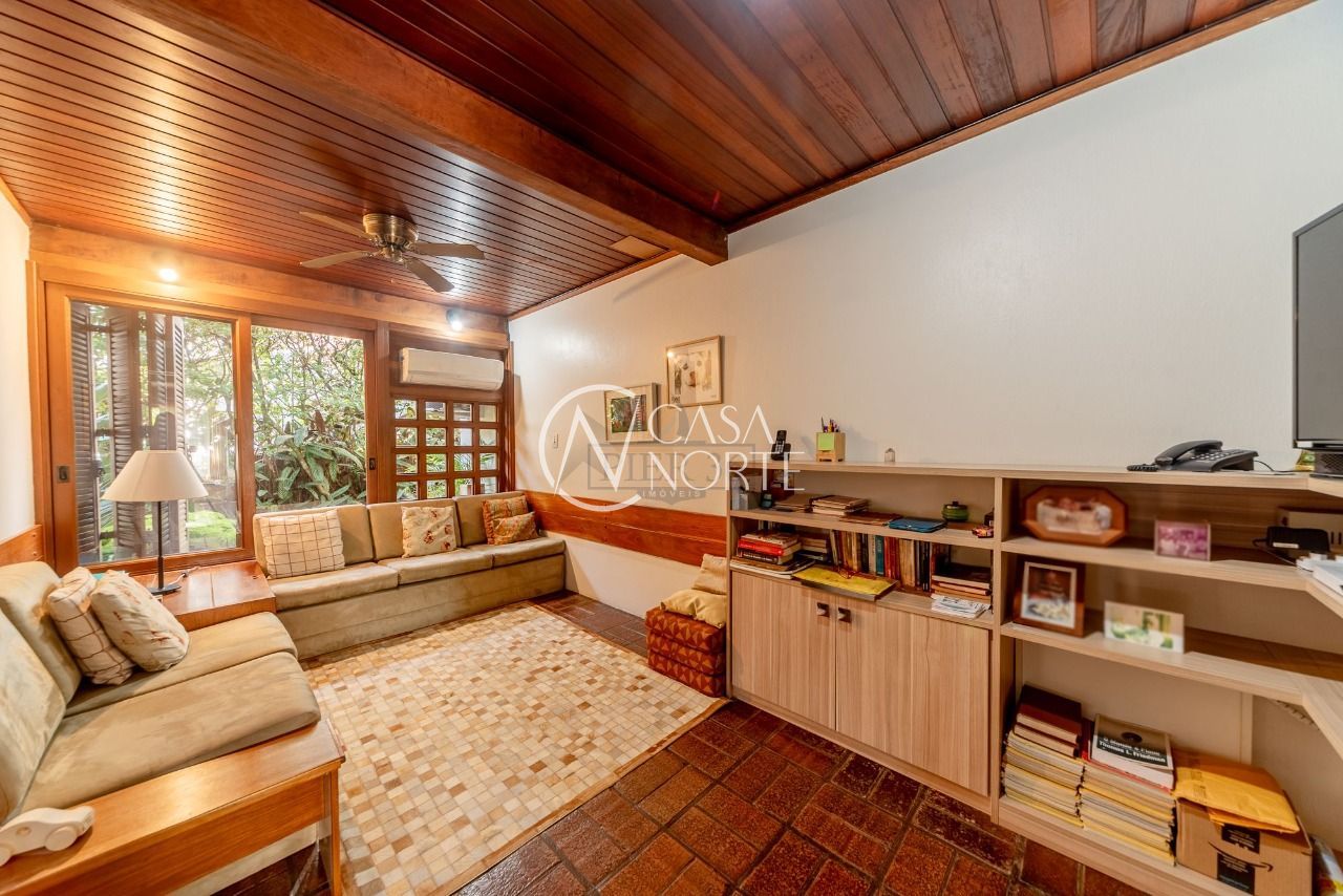 Casa à venda com 3 quartos, 380m², 1 suíte, 2 vagas, Avenida da Cavalhada no bairro Cavalhada em Porto Alegre