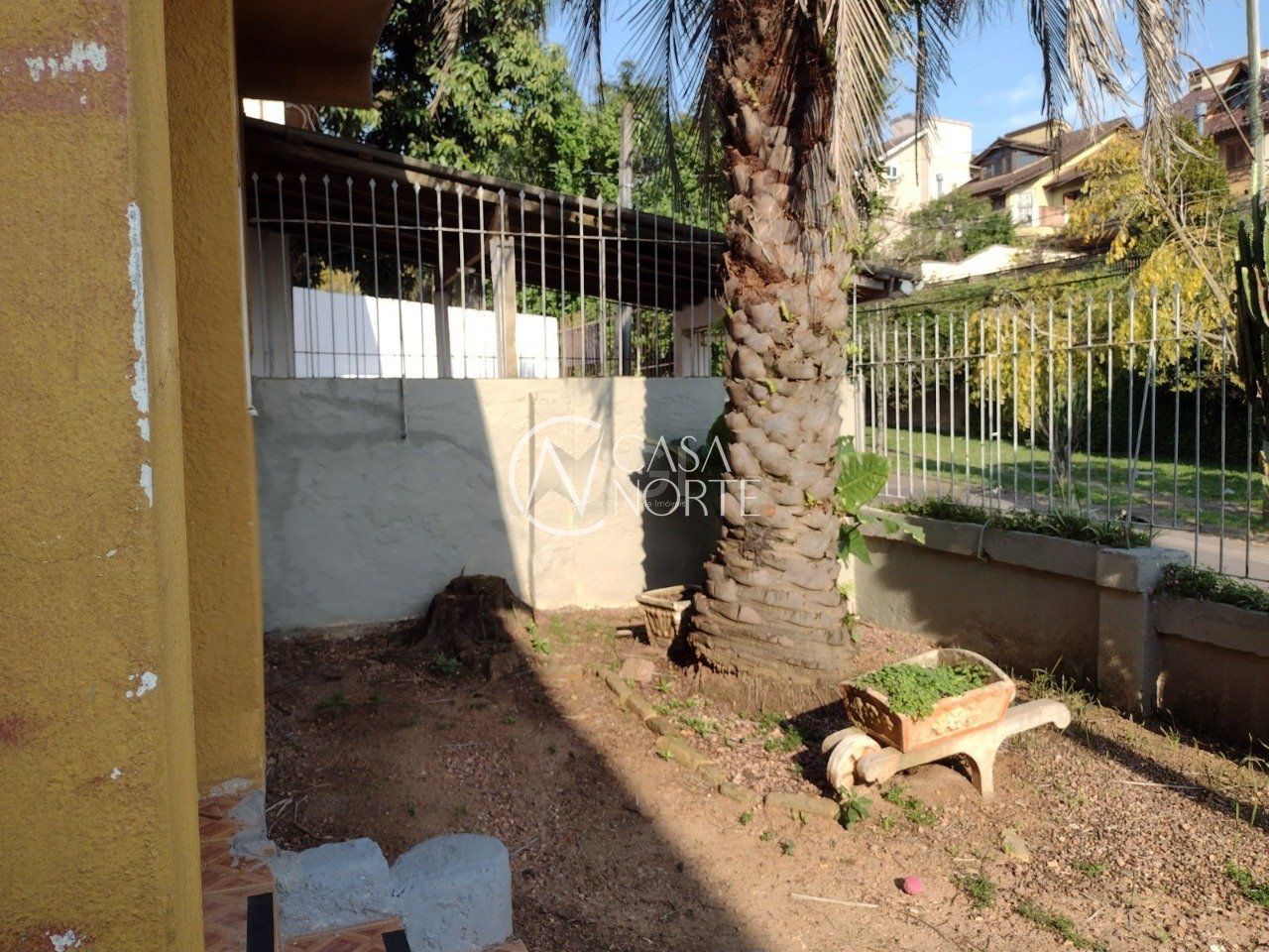Casa à venda com 4 quartos, 250m², 1 suíte, 10 vagas, Rua Souza Lobo no bairro Vila Jardim em Porto Alegre