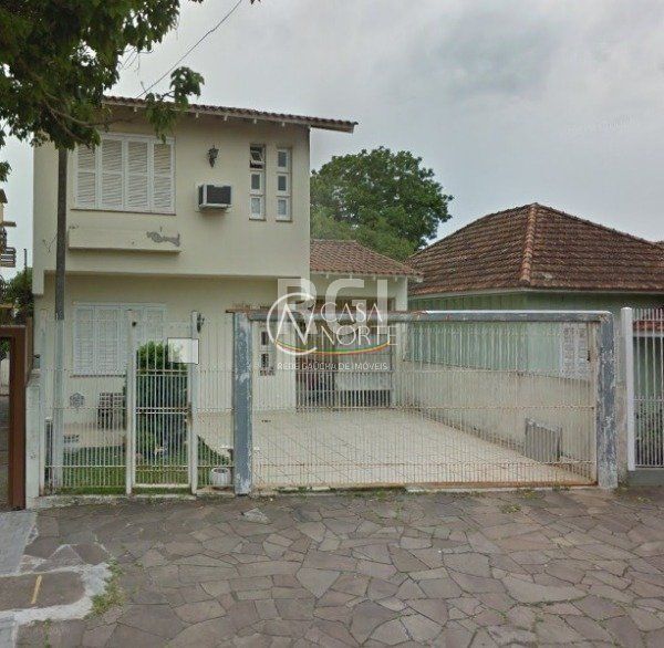 Casa à venda com 3 quartos, 139m², 1 suíte, 4 vagas, Rua Fernando Abbott no bairro Cristo Redentor em Porto Alegre