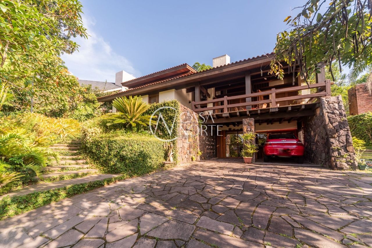 Casa à venda com 3 quartos, 380m², 1 suíte, 2 vagas, Avenida da Cavalhada no bairro Cavalhada em Porto Alegre