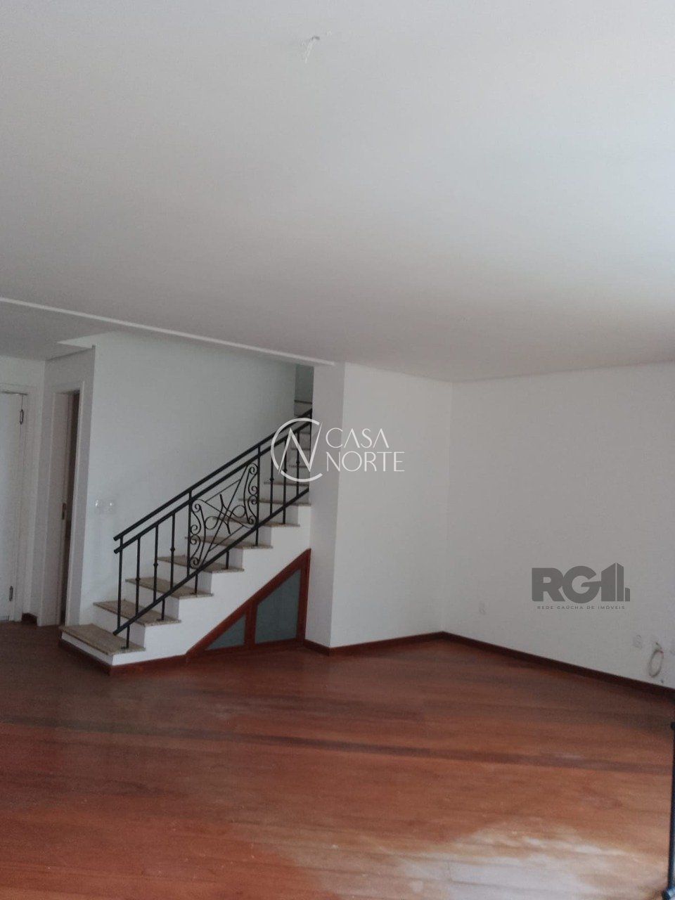 Casa de Condomínio à venda com 3 quartos, 212m², 1 suíte, 2 vagas, Rua Professor Xavier Simoes no bairro Sétimo Céu em Porto Alegre