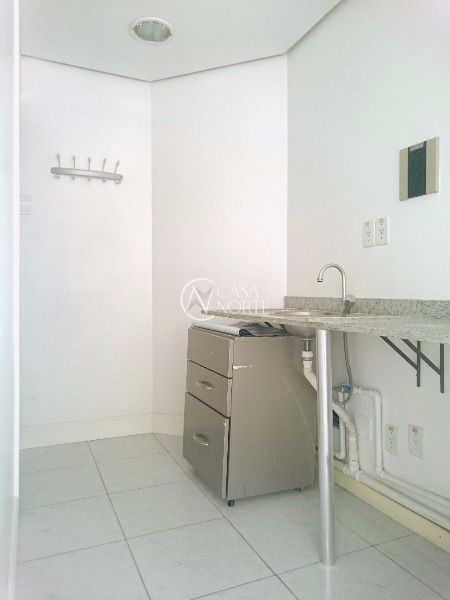 Sala Comercial à venda , 33m², Avenida Cristovao Colombo no bairro Floresta em Porto Alegre