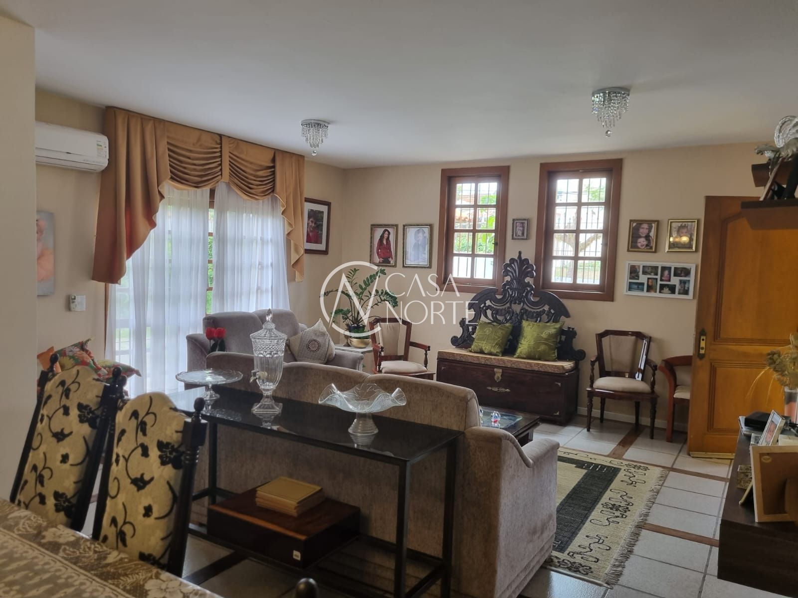 Sobrado à venda com 5 quartos, 266m², 2 suítes, 2 vagas, Avenida Valado no bairro Vila João Pessoa em Porto Alegre