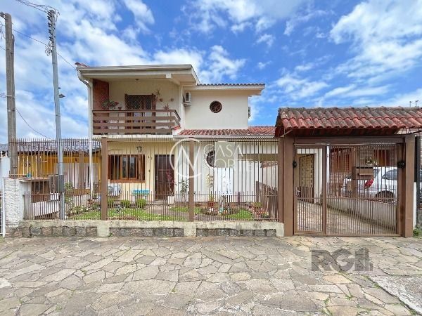 Casa à venda com 3 quartos, 207m², Rua Doutor Hermes Pacheco no bairro Aberta dos Morros em Porto Alegre