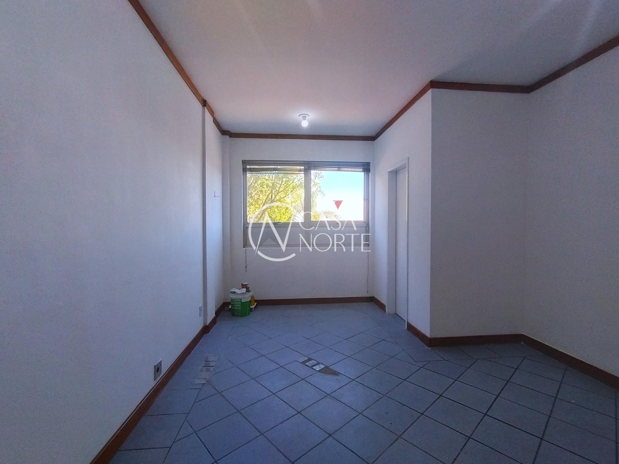 Sala Comercial à venda com 1 quarto, Avenida Assis Brasil no bairro Passo da Areia em Porto Alegre