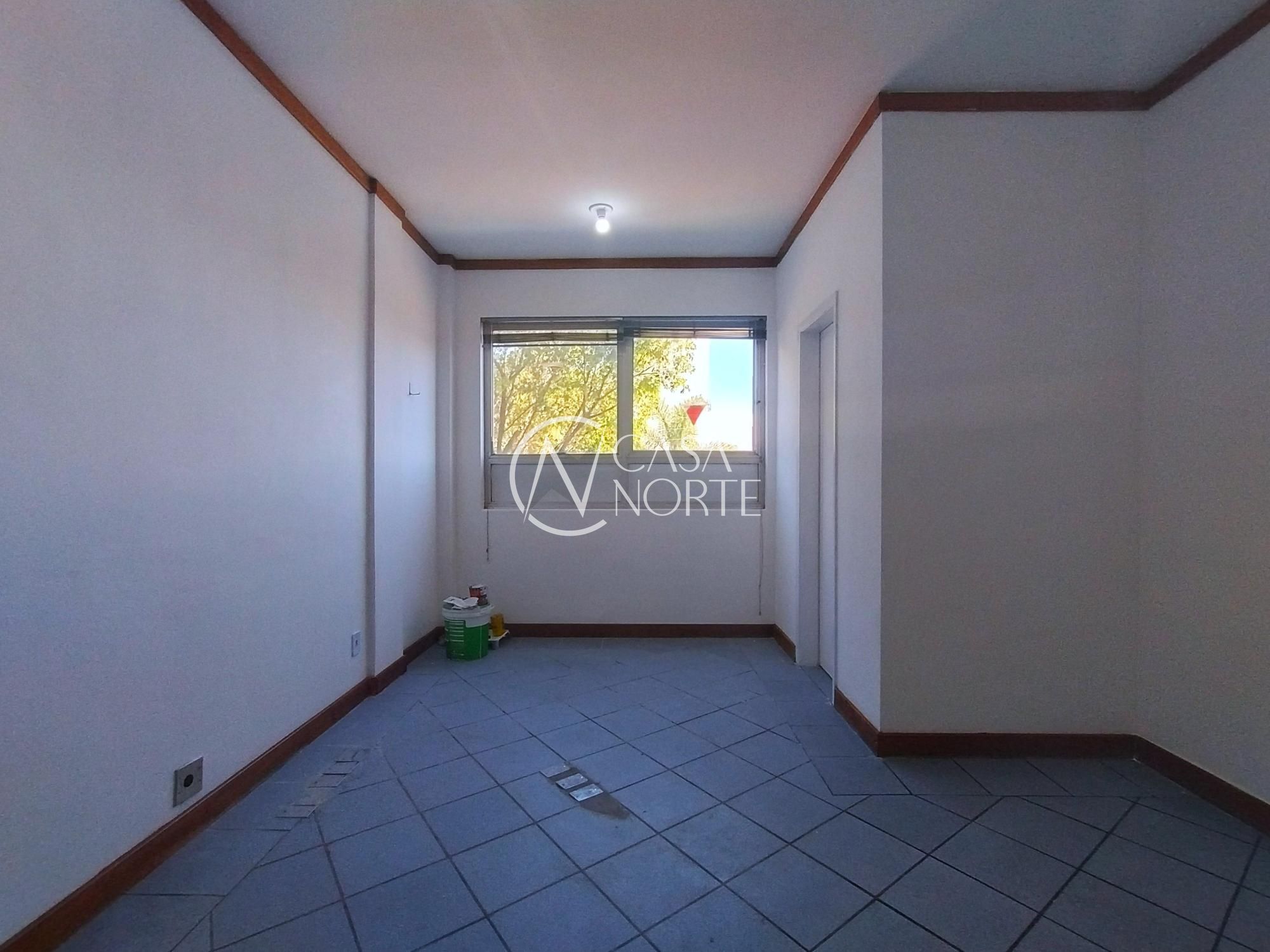 Sala Comercial à venda com 1 quarto, Avenida Assis Brasil no bairro Passo da Areia em Porto Alegre