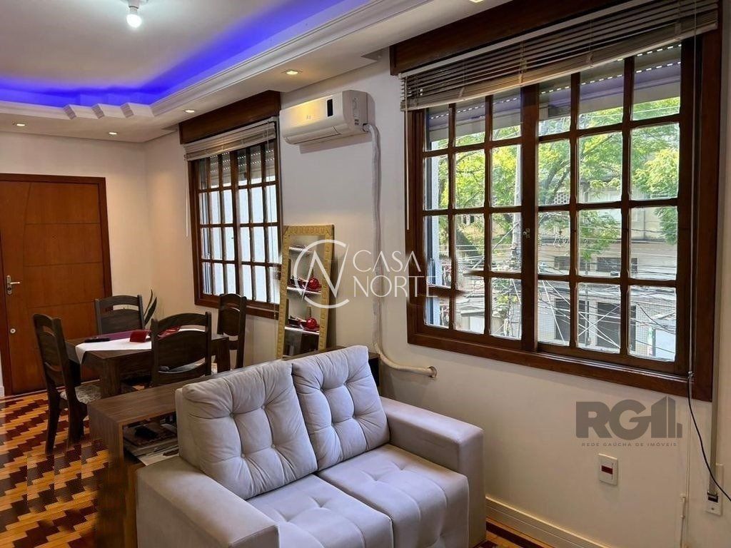 Apartamento à venda com 2 quartos, 67m², Avenida Andarai no bairro Passo da Areia em Porto Alegre