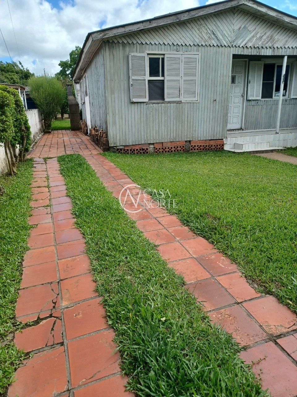 Terreno à venda  com 583m², Avenida Edgar Pires de Castro no bairro Hípica em Porto Alegre