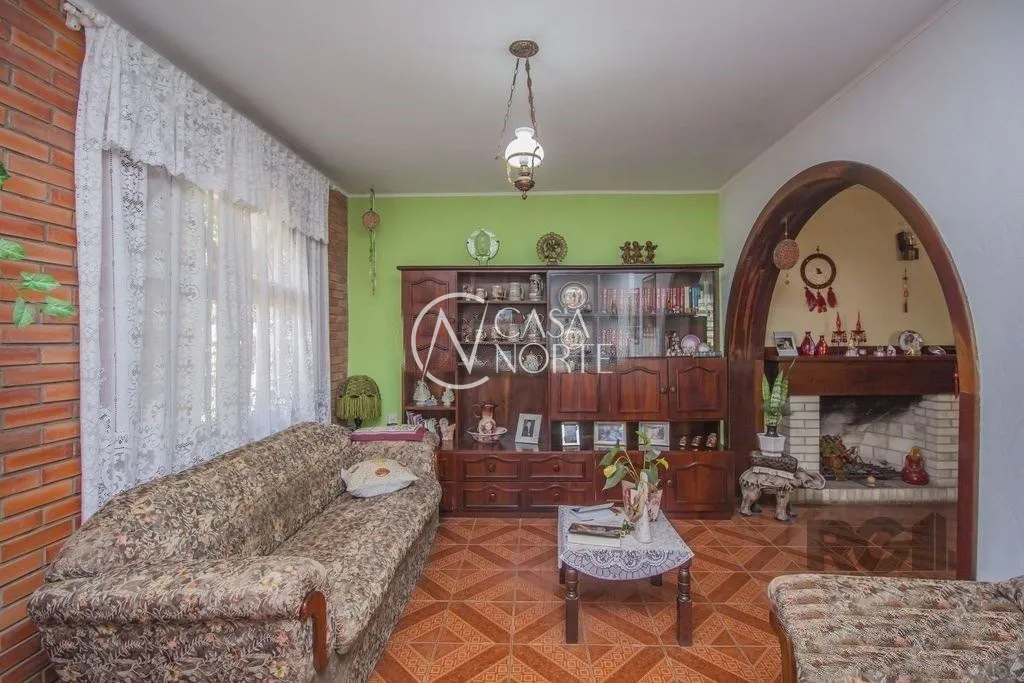 Casa à venda com 3 quartos, 204m², 4 vagas, Rua Morretes no bairro Santa Maria Goretti em Porto Alegre