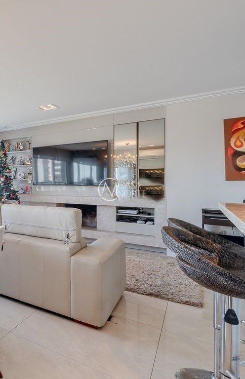 Apartamento à venda com 3 quartos, 137m², 3 suítes, 2 vagas, Rua Abrahão Melnick no bairro Rio Branco em Porto Alegre