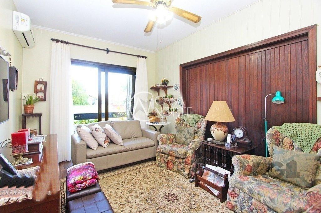 Casa à venda com 4 quartos, 192m², 1 suíte, Rua Balduino Roehrig no bairro Três Figueiras em Porto Alegre