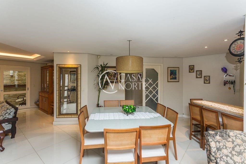 Casa à venda com 4 quartos, 350m², 4 suítes, 4 vagas, Rua Baden Powell no bairro Sarandi em Porto Alegre