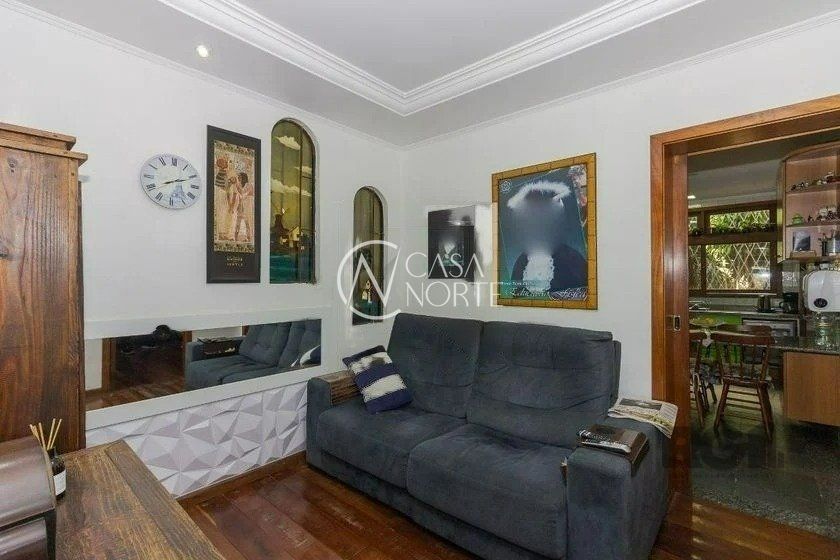 Casa à venda com 4 quartos, 350m², 1 suíte, 3 vagas, Rua Geraldo Souza Moreira no bairro Passo da Areia em Porto Alegre