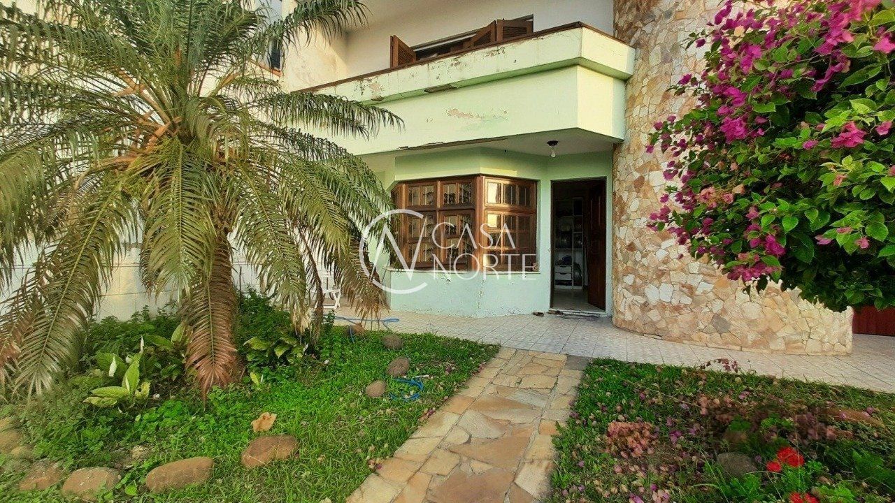 Casa à venda com 3 quartos, 183m², 4 vagas, Rua Orfanotrofio no bairro Santa Tereza em Porto Alegre