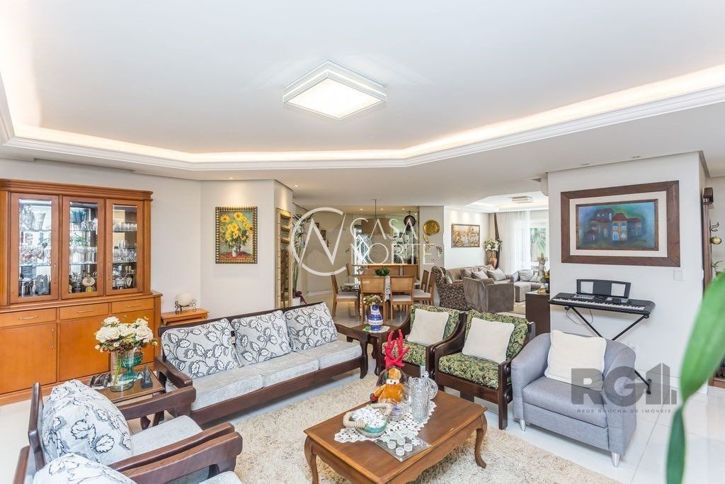 Casa à venda com 4 quartos, 350m², 4 suítes, 4 vagas, Rua Baden Powell no bairro Sarandi em Porto Alegre