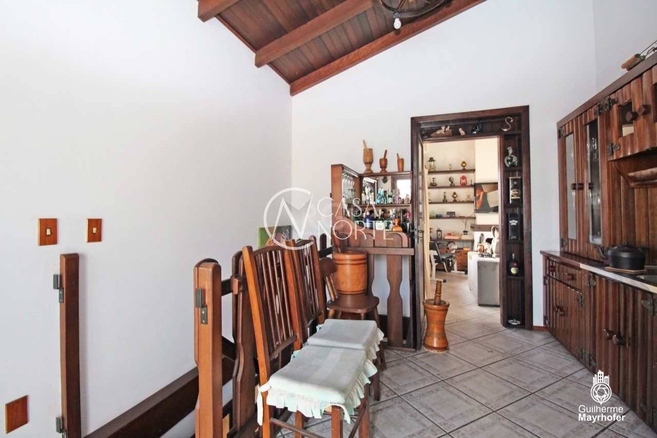 Cobertura à venda com 3 quartos, 164m², 1 suíte, 2 vagas, Rua Brito Peixoto no bairro Passo da Areia em Porto Alegre