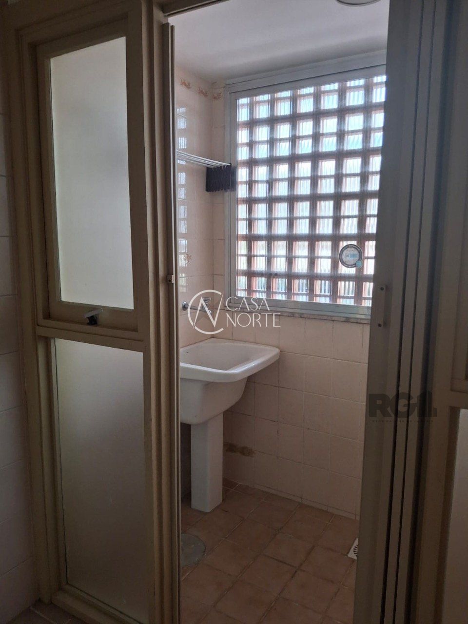 Apartamento à venda com 2 quartos, 62m², 1 vaga, Rua Luiz de Camões no bairro Santo Antônio em Porto Alegre