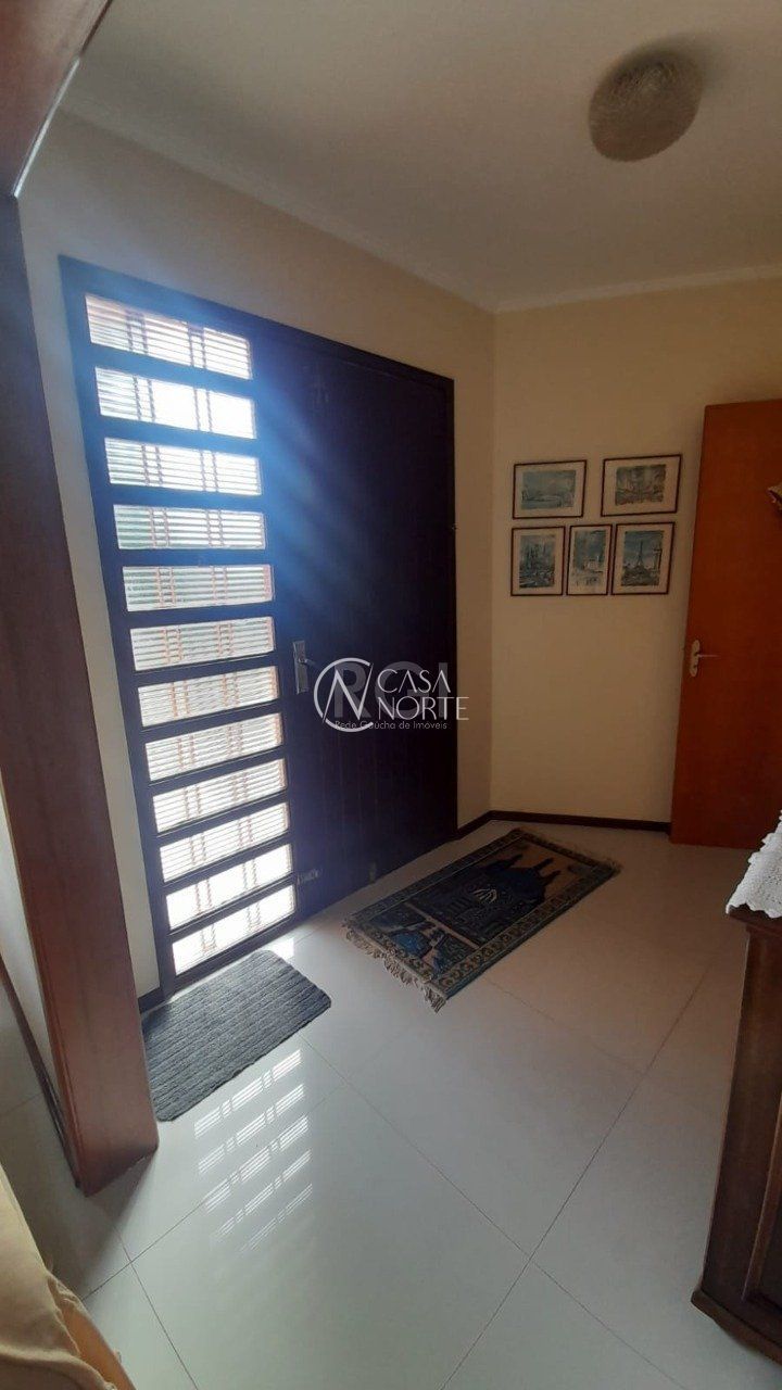 Casa à venda com 3 quartos, 250m², 1 suíte, 3 vagas, Rua Doutor Jorge Fayet no bairro Chácara das Pedras em Porto Alegre