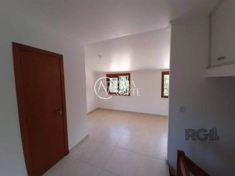 Casa à venda com 3 quartos, 186m², 1 suíte, 4 vagas, Rua Doutor Egydio Michaelsen no bairro Cavalhada em Porto Alegre