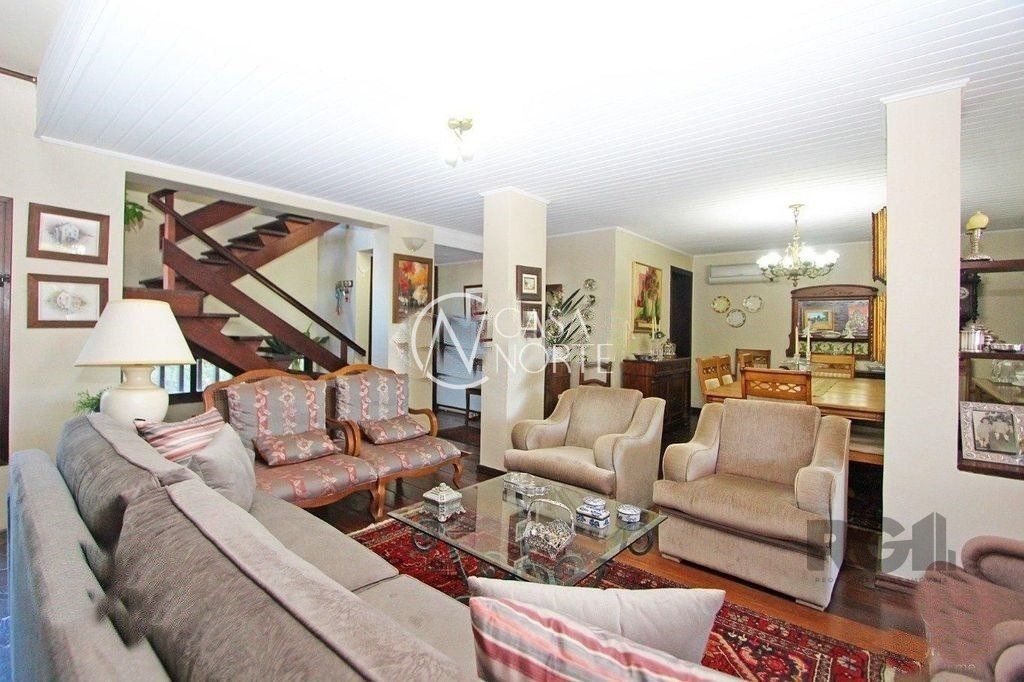 Casa à venda com 4 quartos, 192m², 1 suíte, Rua Balduino Roehrig no bairro Três Figueiras em Porto Alegre