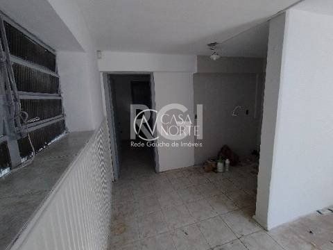 Casa à venda com 3 quartos, 200m², 1 suíte, 1 vaga, Avenida João Wallig no bairro Passo da Areia em Porto Alegre