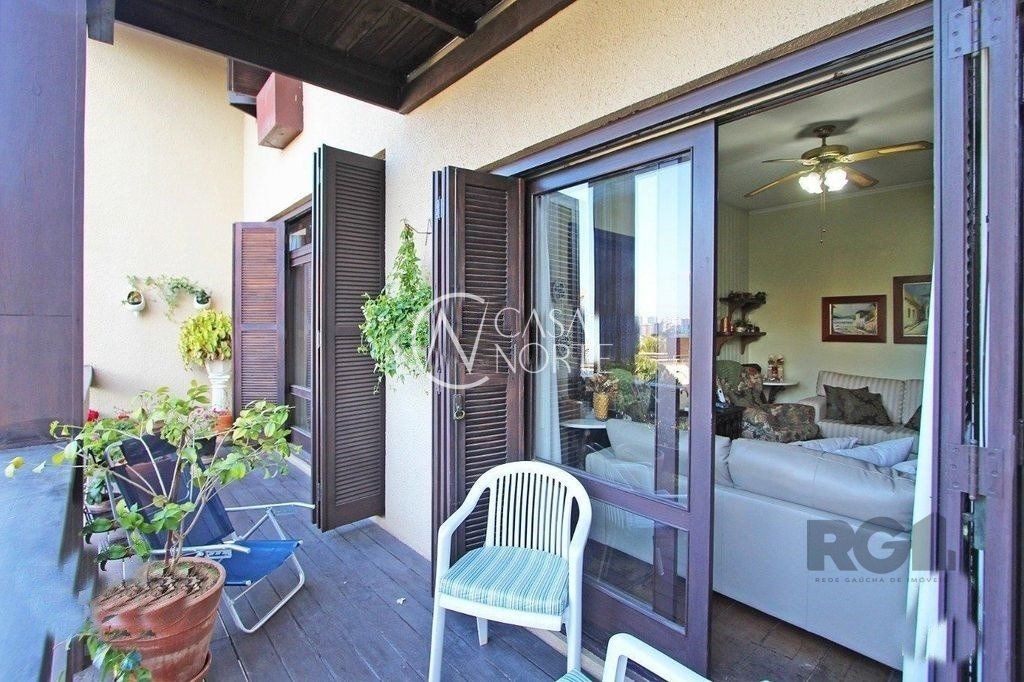 Casa à venda com 4 quartos, 192m², 1 suíte, Rua Balduino Roehrig no bairro Três Figueiras em Porto Alegre