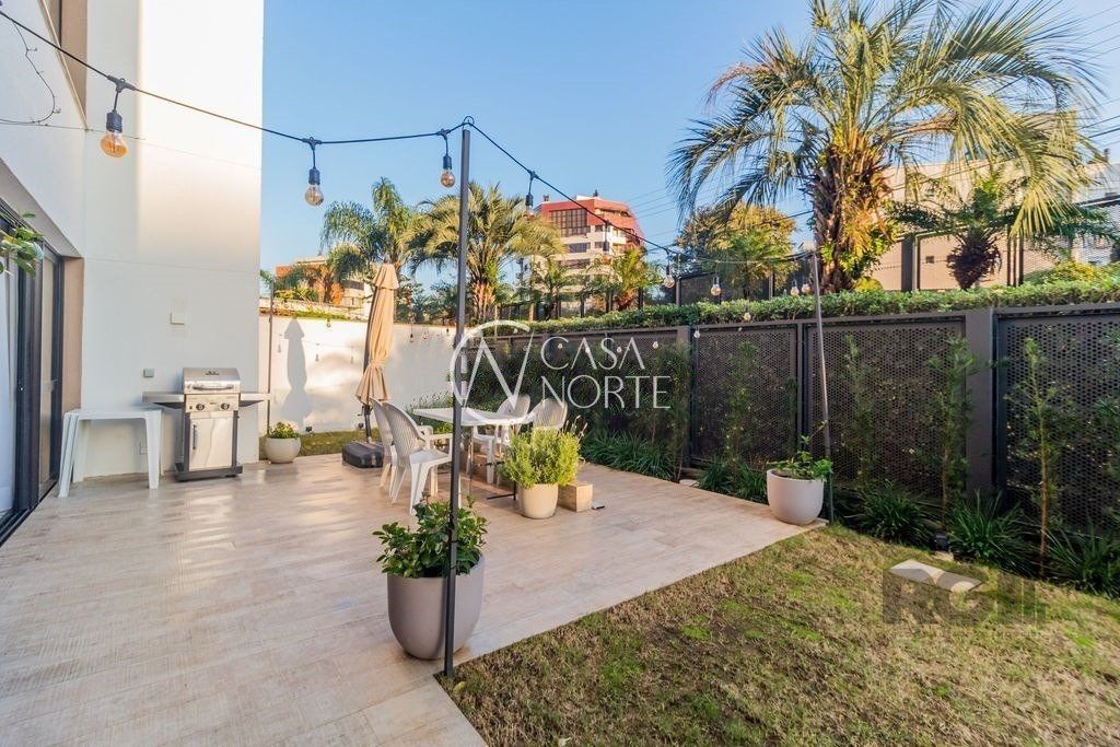 Apartamento à venda com 3 quartos, 225m², 3 suítes, 2 vagas, Rua Cananéia no bairro Vila Jardim em Porto Alegre