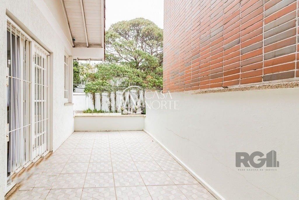 Casa à venda com 5 quartos, 540m², 4 suítes, 4 vagas, Rua Matias José Bins no bairro Três Figueiras em Porto Alegre