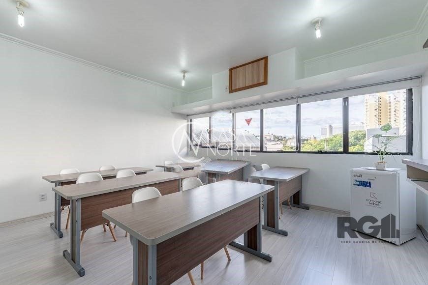 Sala Comercial à venda , 32m², Rua Itapeva no bairro Passo da Areia em Porto Alegre