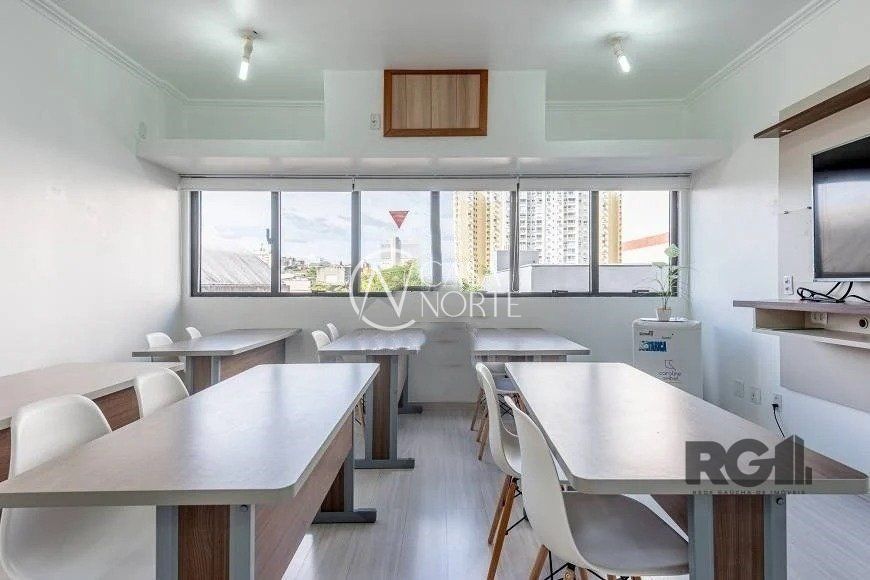 Sala Comercial à venda , 32m², Rua Itapeva no bairro Passo da Areia em Porto Alegre