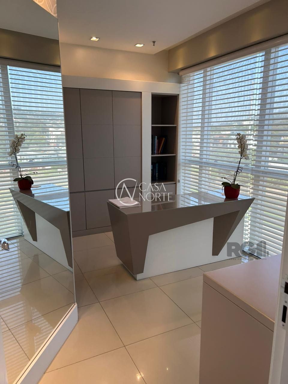 Sala Comercial à venda , 118m², 3 vagas, Avenida Ipiranga no bairro Jardim Botânico em Porto Alegre