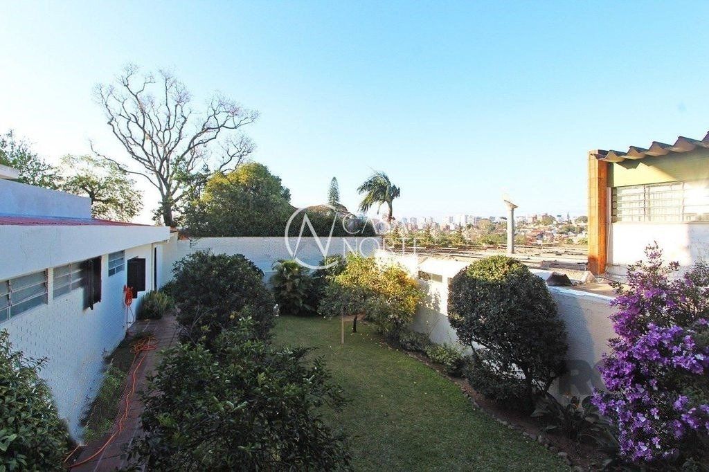 Casa à venda com 4 quartos, 192m², 1 suíte, Rua Balduino Roehrig no bairro Três Figueiras em Porto Alegre