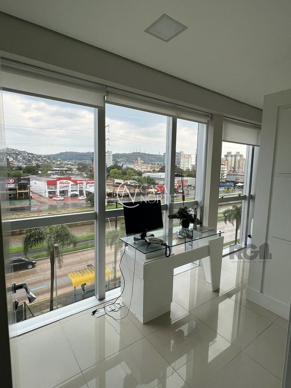 Sala Comercial à venda , 118m², 3 vagas, Avenida Ipiranga no bairro Jardim Botânico em Porto Alegre