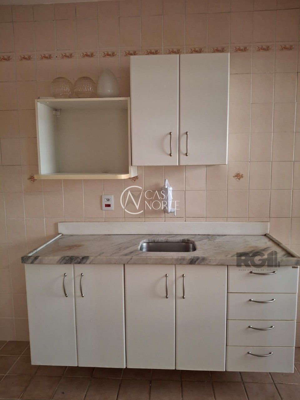 Apartamento à venda com 2 quartos, 62m², 1 vaga, Rua Luiz de Camões no bairro Santo Antônio em Porto Alegre