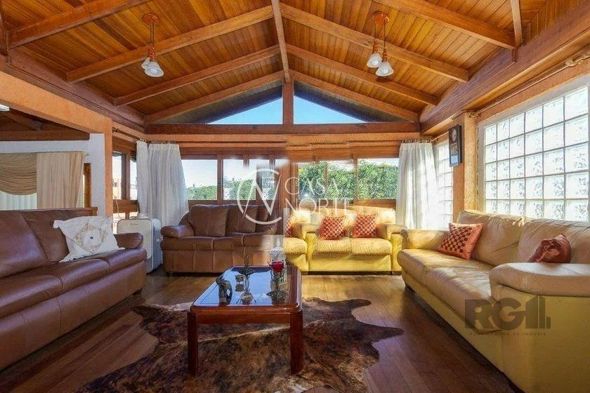 Casa à venda com 4 quartos, 350m², 1 suíte, 3 vagas, Rua Geraldo Souza Moreira no bairro Passo da Areia em Porto Alegre