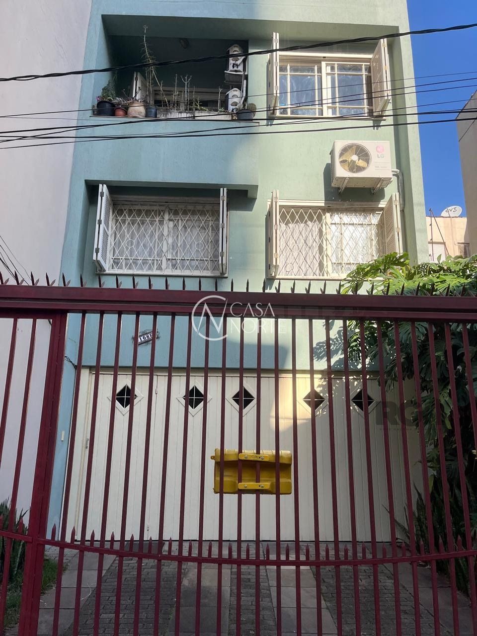 Casa à venda com 5 quartos, 286m², 2 vagas, Rua Alberto Torres no bairro Cidade Baixa em Porto Alegre