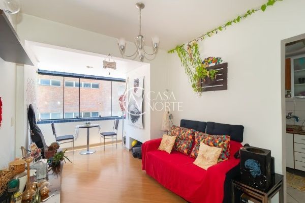 Apartamento à venda com 2 quartos, 84m², 1 vaga, Rua Guilherme Schell no bairro Santo Antônio em Porto Alegre