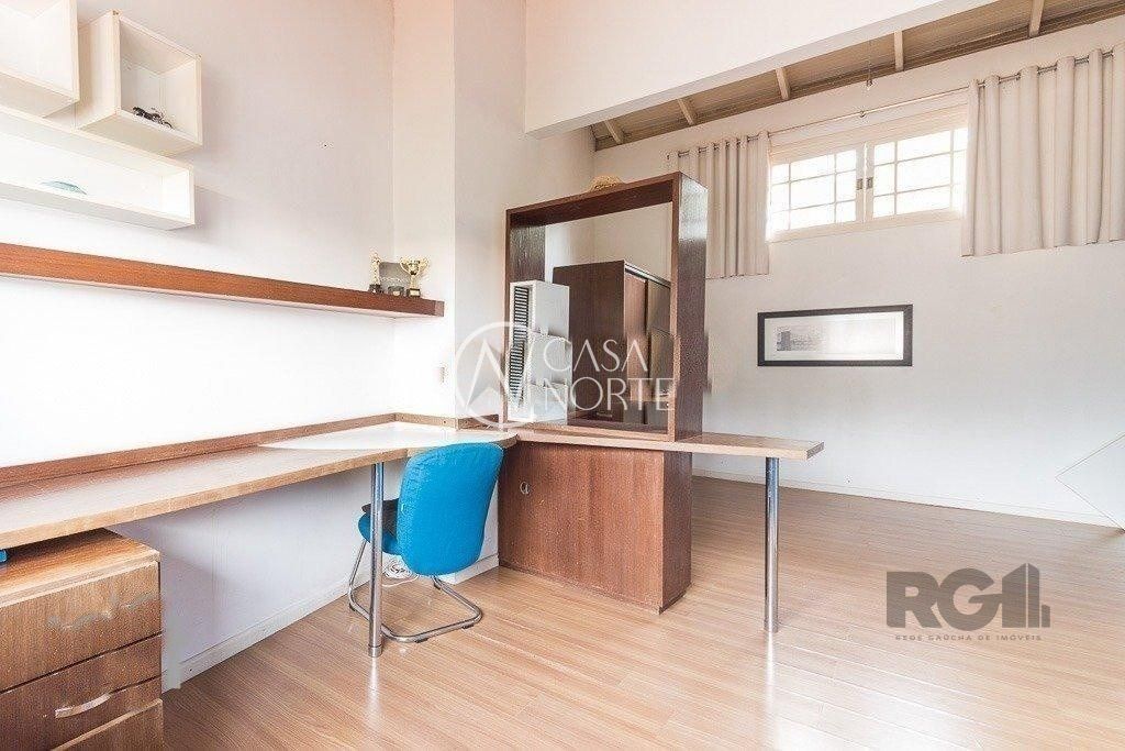 Casa à venda com 5 quartos, 540m², 4 suítes, 4 vagas, Rua Matias José Bins no bairro Três Figueiras em Porto Alegre