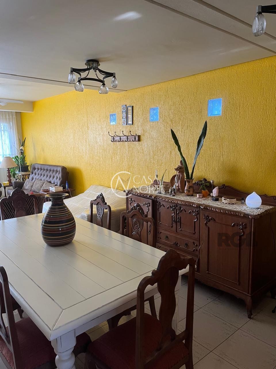 Casa à venda com 5 quartos, 286m², 2 vagas, Rua Alberto Torres no bairro Cidade Baixa em Porto Alegre