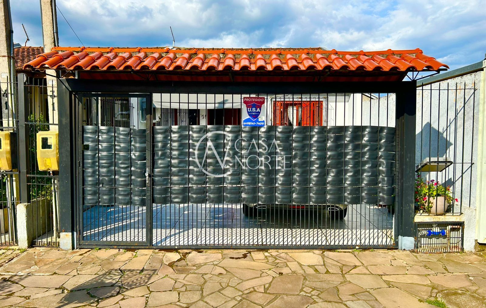 Casa à venda com 2 quartos, 70m², 2 vagas, Rua Darcy de Bastos Germann no bairro Hípica em Porto Alegre
