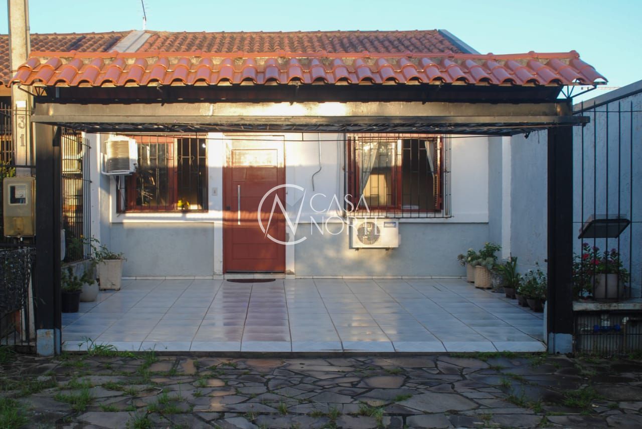 Casa à venda com 2 quartos, 70m², 2 vagas, Rua Darcy de Bastos Germann no bairro Hípica em Porto Alegre