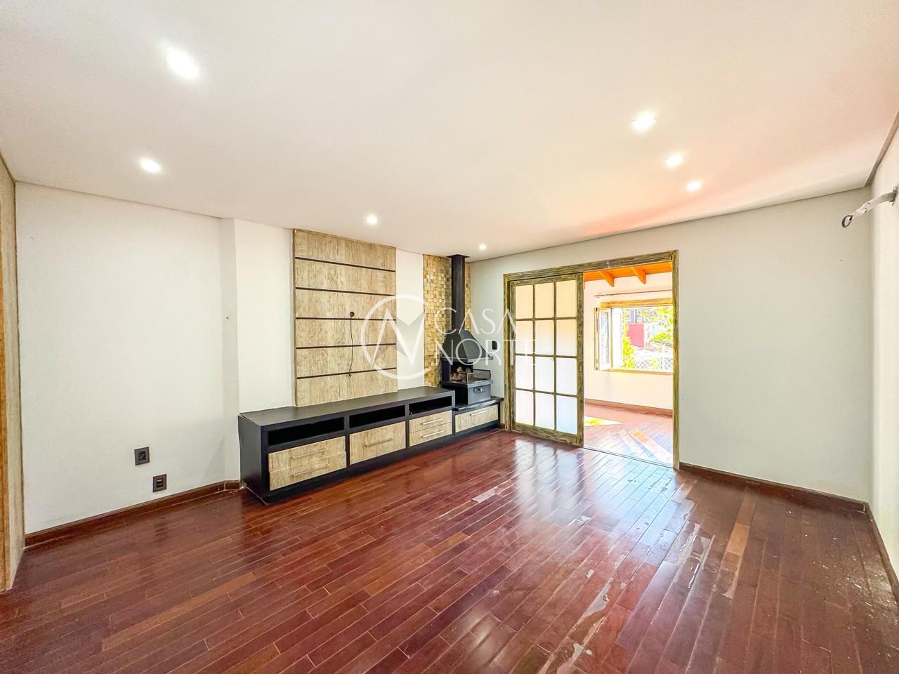 Casa à venda com 3 quartos, 103m², 1 suíte, 2 vagas, Rua General Nestor Silva Soares no bairro Três Figueiras em Porto Alegre
