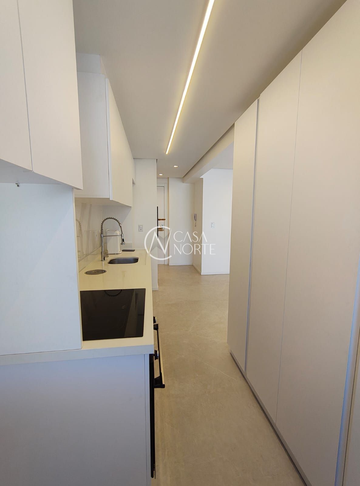 Apartamento à venda com 3 quartos, 85m², 1 suíte, 2 vagas, Rua Roque Calage no bairro Passo da Areia em Porto Alegre