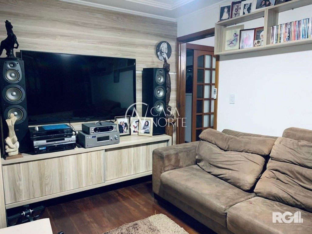 Casa à venda com 6 quartos, 391m², 3 suítes, Avenida José Gertum no bairro Chácara das Pedras em Porto Alegre