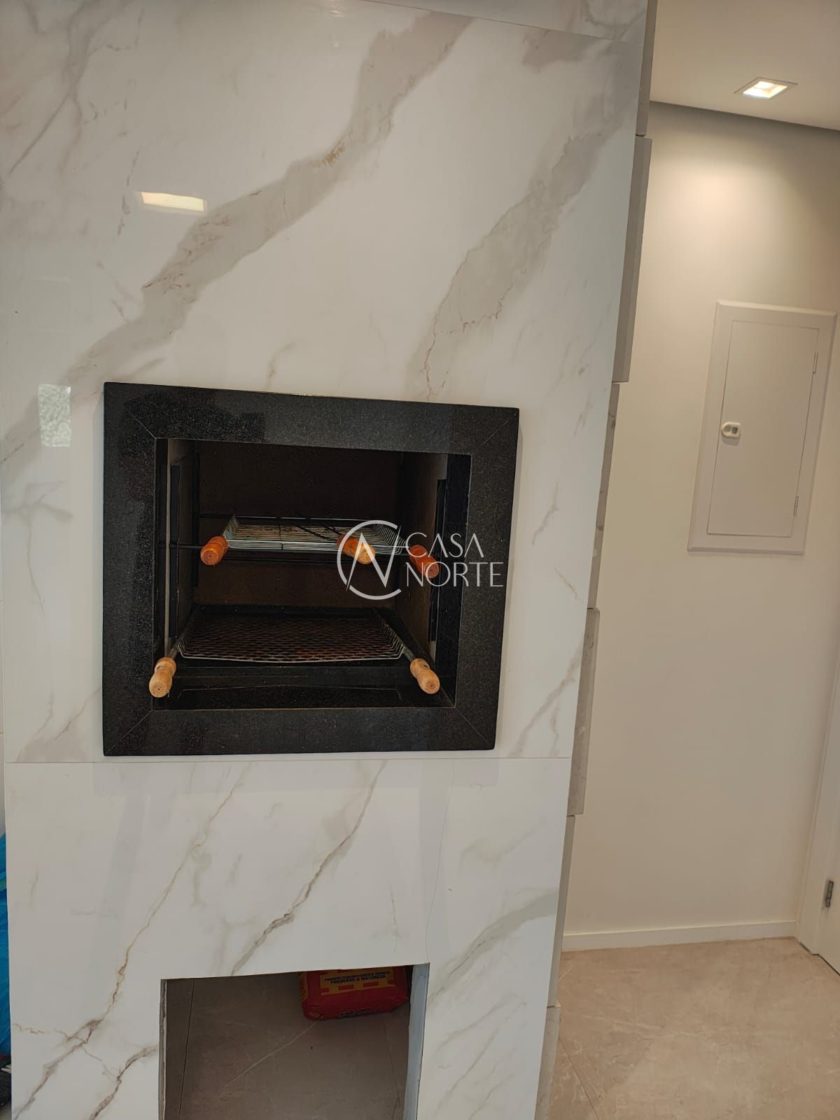 Apartamento à venda com 3 quartos, 85m², 1 suíte, 2 vagas, Rua Roque Calage no bairro Passo da Areia em Porto Alegre