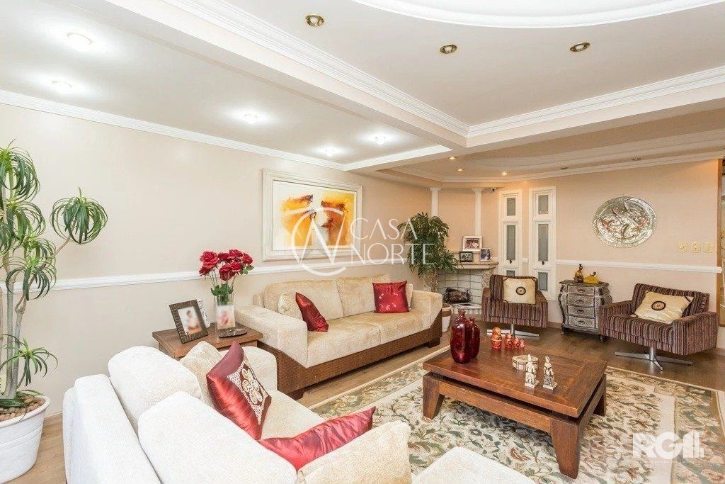 Casa à venda com 3 quartos, 344m², 3 suítes, 2 vagas, Rua João Berutti no bairro Chácara das Pedras em Porto Alegre