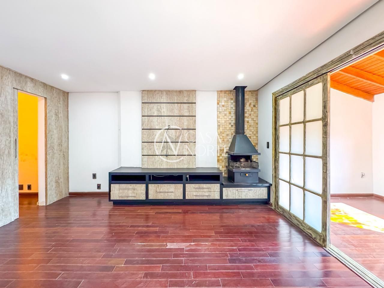 Casa à venda com 3 quartos, 103m², 1 suíte, 2 vagas, Rua General Nestor Silva Soares no bairro Três Figueiras em Porto Alegre