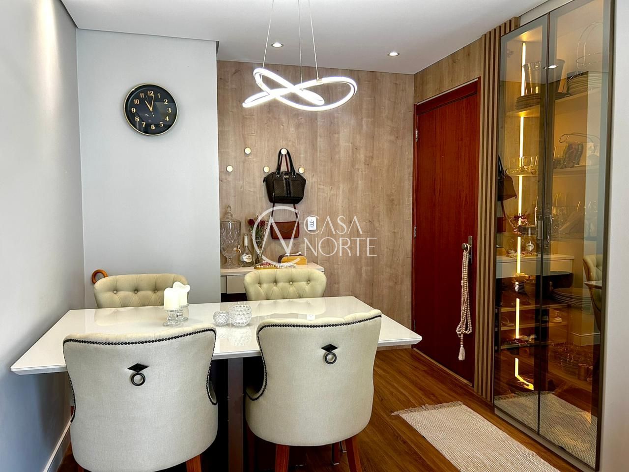 Apartamento à venda com 3 quartos, 73m², 1 suíte, 2 vagas, Rua Abram Goldsztein no bairro Jardim Carvalho em Porto Alegre